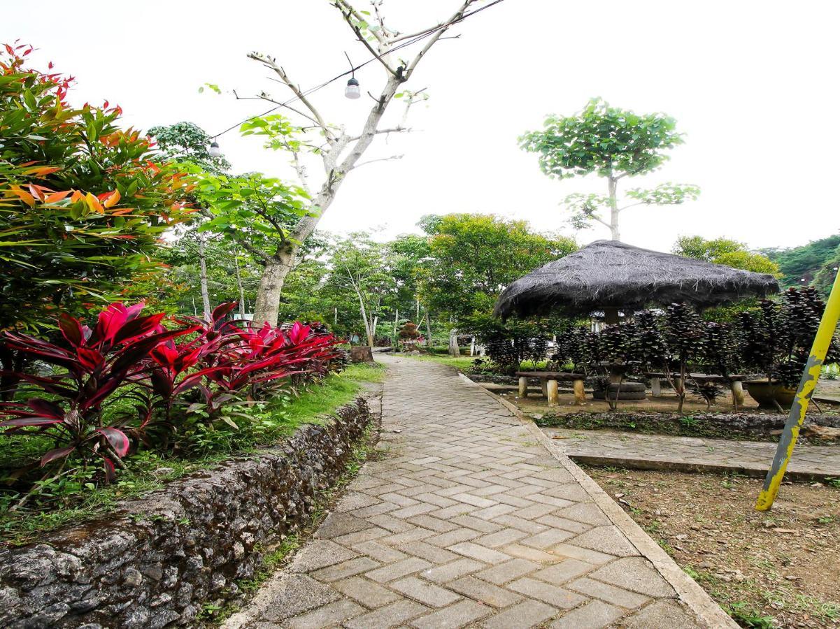 Oyo Homes 91134 Desa Wisata Tebing Lingga Trenggalek Extérieur photo
